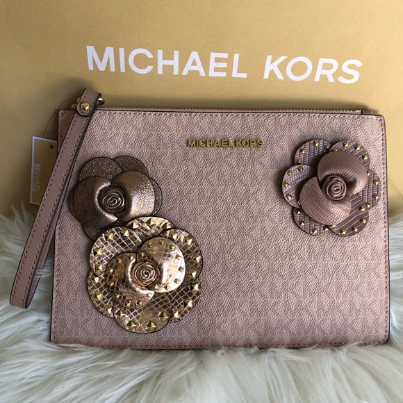MICHAEL Michael Kors Handbags - 🆕Michael Kors XL floral clutch💝